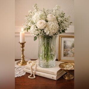 1960’s Brody Co. Vase Clear Thick Glass with Feathered Rib Pattern Vintage 9.5"